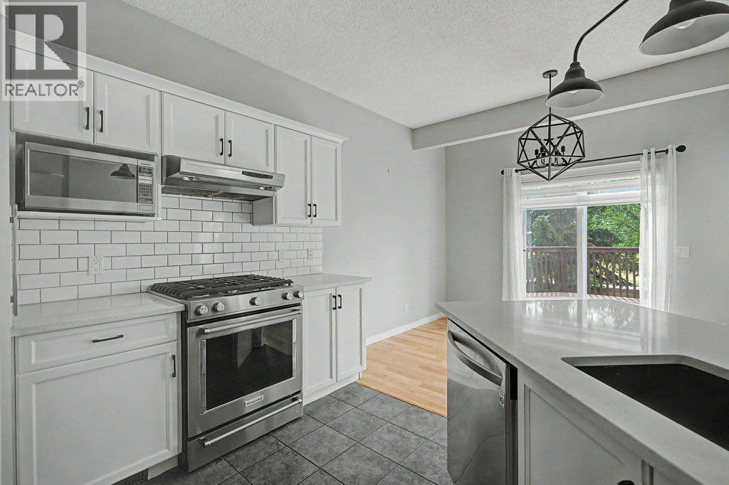 218 Cougarstone Circle Sw, Calgary, Alberta  T3H 4W5 - Photo 10 - A2334588