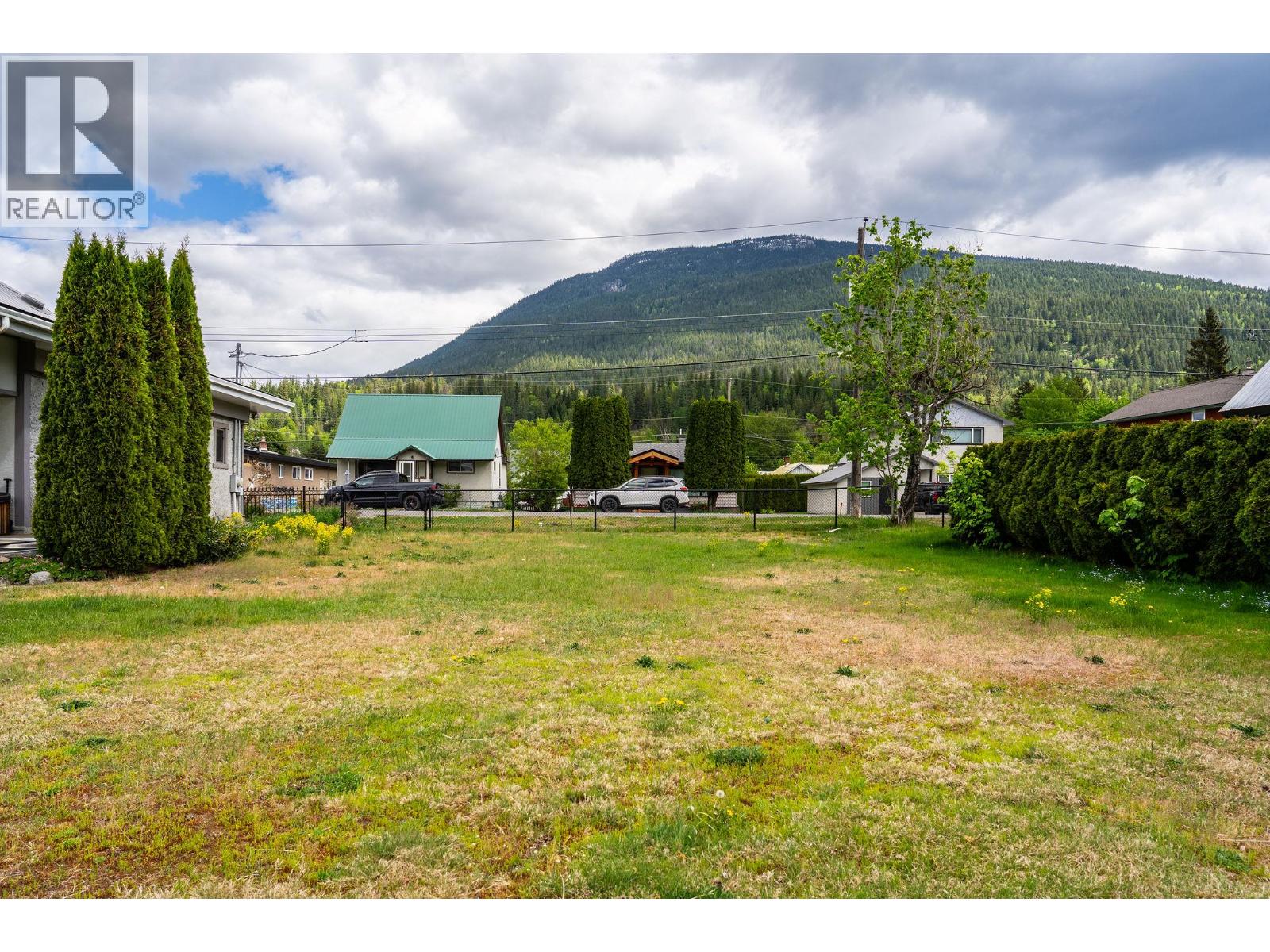 1311 Front Street, Revelstoke, British Columbia  V0E 2S0 - Photo 6 - 10387068