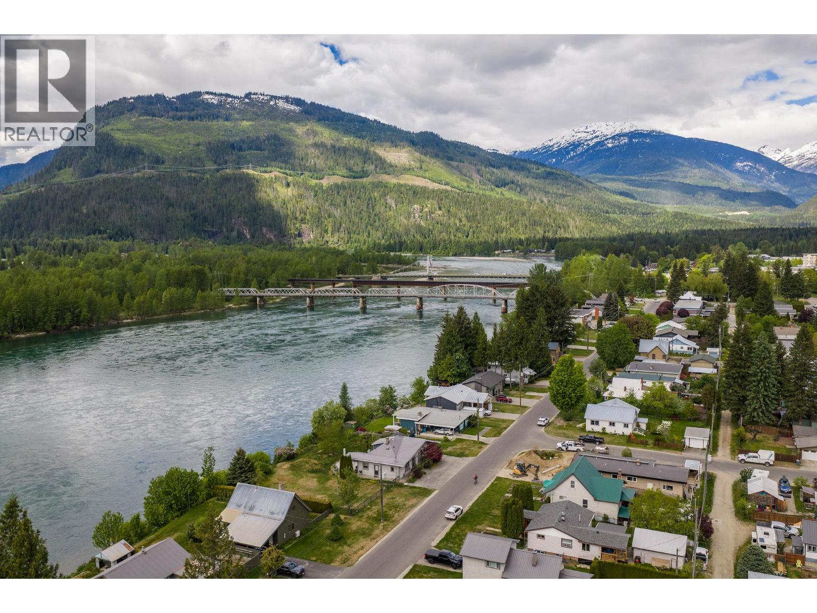 1311 Front Street, Revelstoke, British Columbia  V0E 2S0 - Photo 12 - 10387068