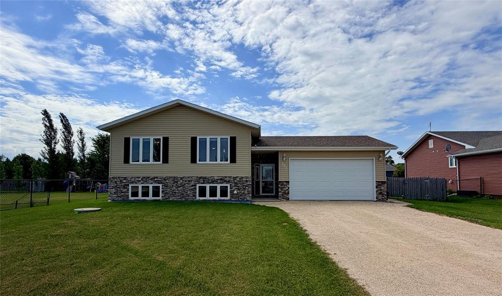 335 6th Avenue, Oakville, Manitoba  R0H 0Y0 - Photo 0 - 202619708
