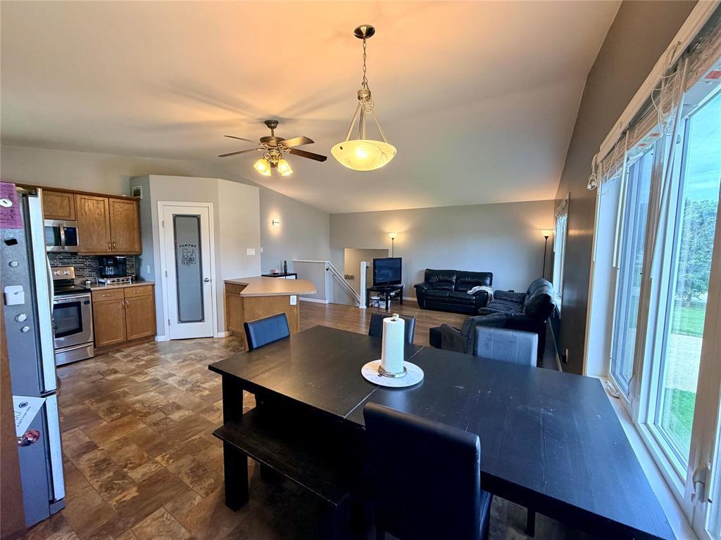 335 6th Avenue, Oakville, Manitoba  R0H 0Y0 - Photo 6 - 202619708