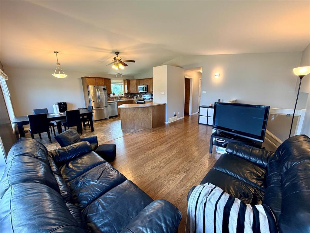 335 6th Avenue, Oakville, Manitoba  R0H 0Y0 - Photo 7 - 202619708
