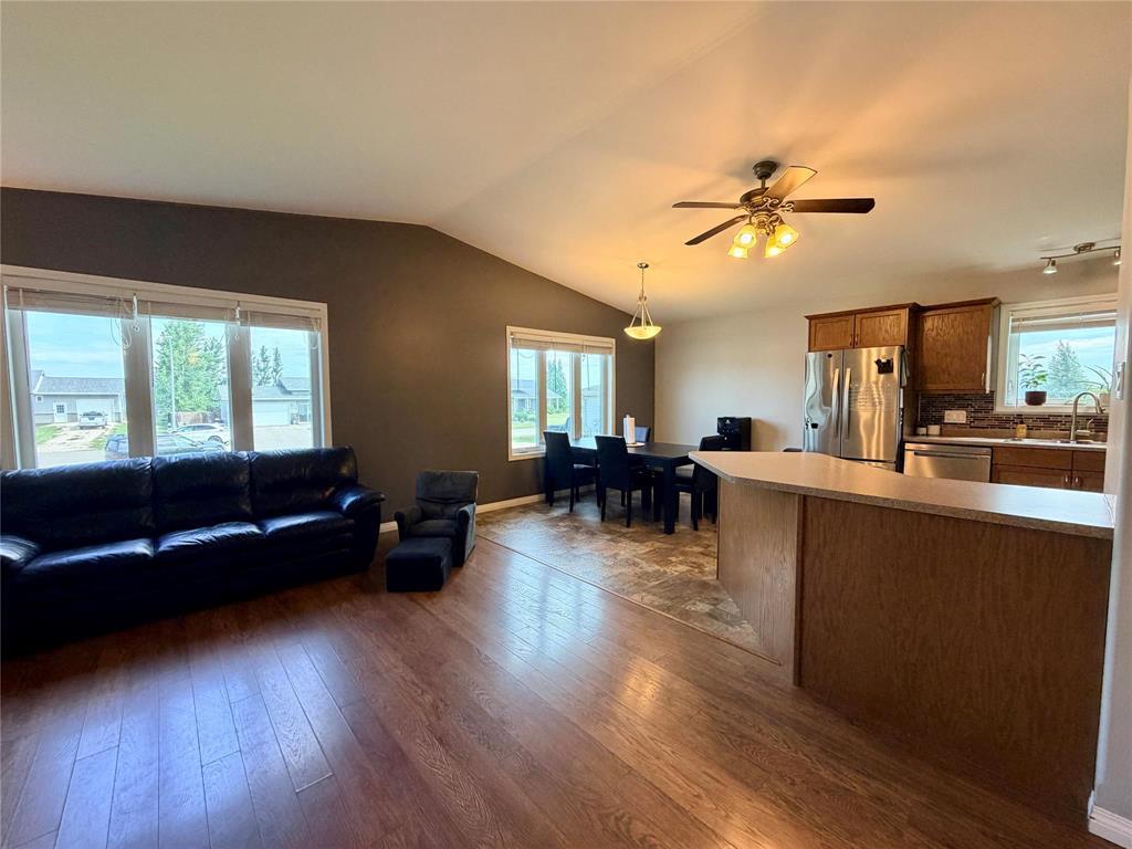 335 6th Avenue, Oakville, Manitoba  R0H 0Y0 - Photo 8 - 202619708