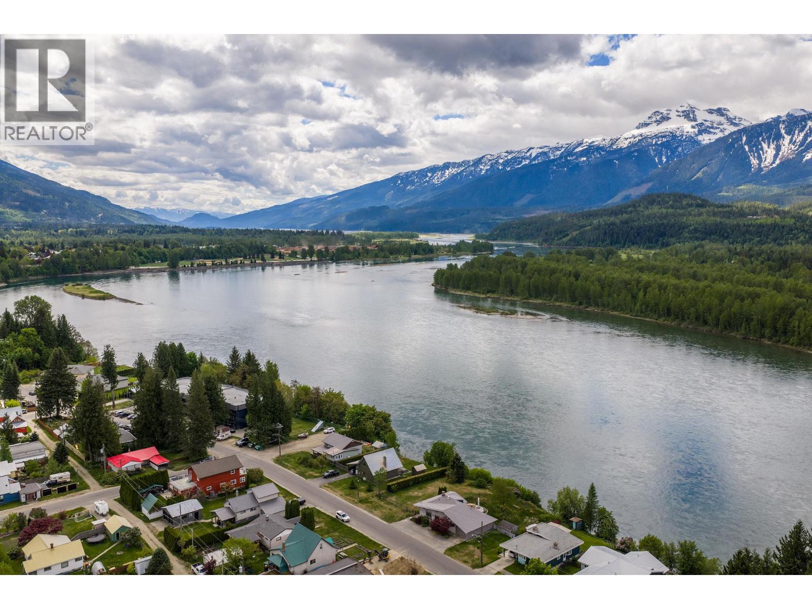 1311 Front Street, Revelstoke, British Columbia  V0E 2S0 - Photo 15 - 10387068