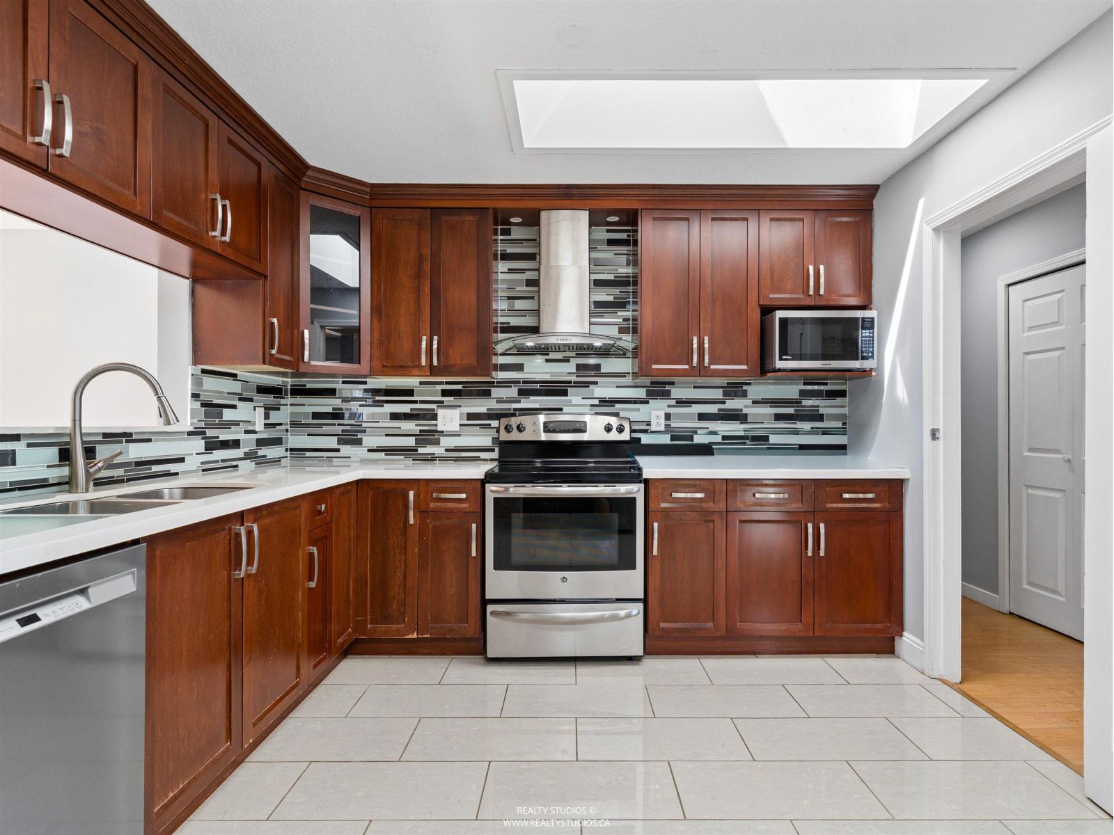 11384 86a Avenue, Delta, British Columbia  V4C 2Y8 - Photo 5 - R3153147