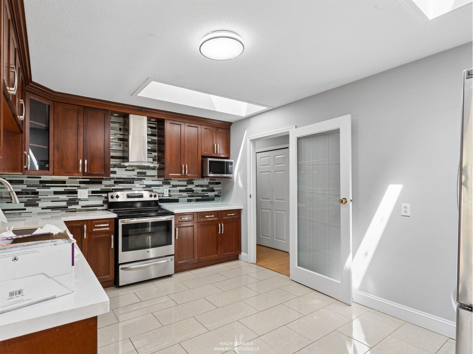 11384 86a Avenue, Delta, British Columbia  V4C 2Y8 - Photo 4 - R3153147