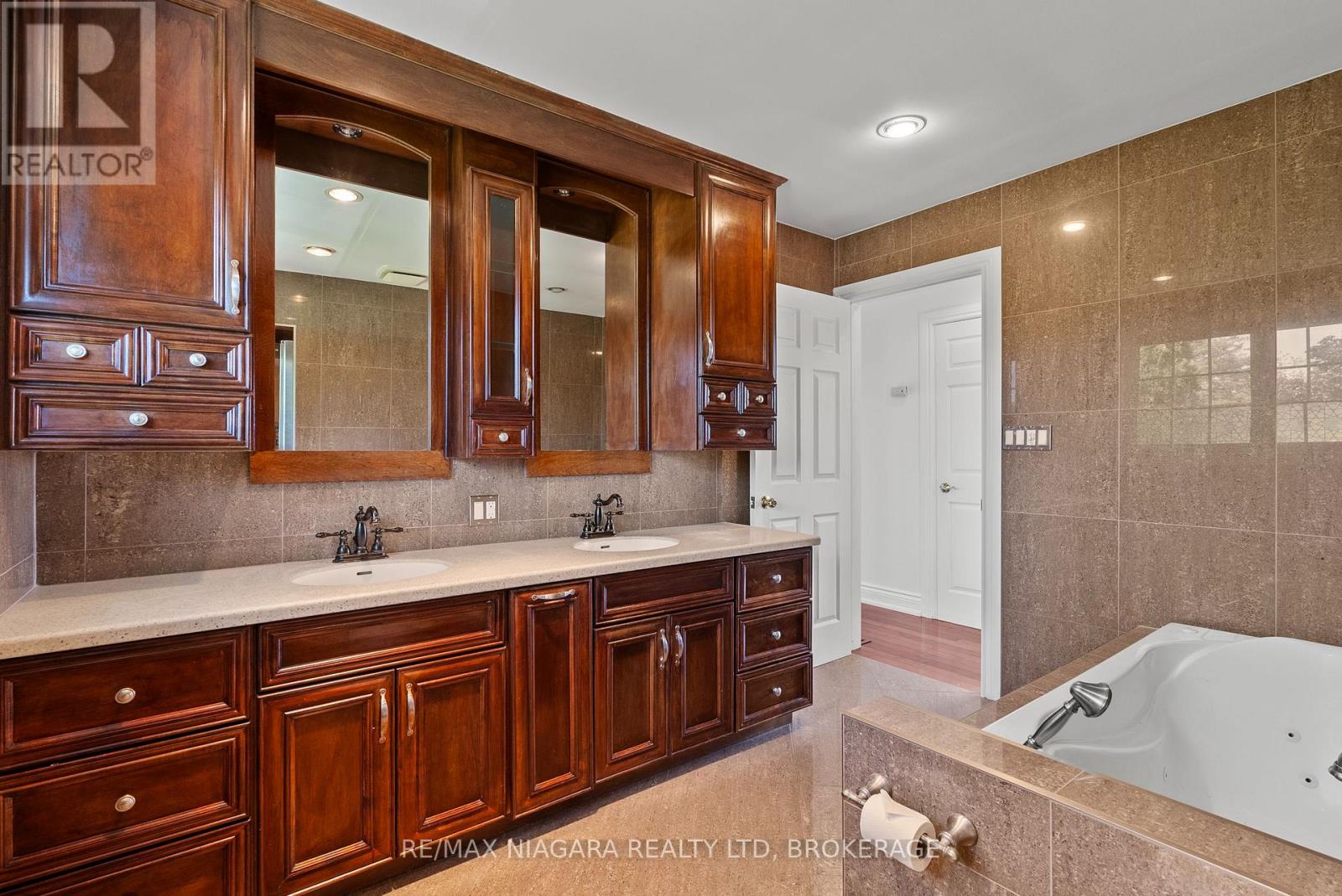 21 Garrison Village Drive, Niagara-On-The-Lake, Ontario  L0S 1J0 - Photo 27 - X13644454
