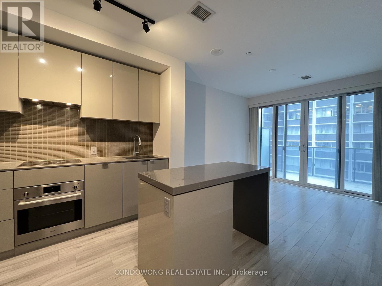 1110 - 7 GRENVILLE STREET