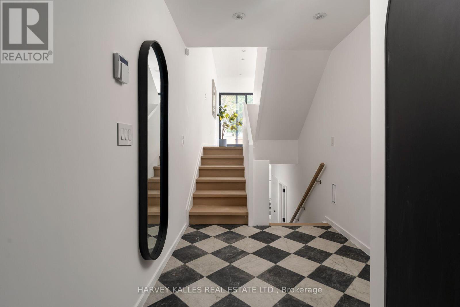 534 Duplex Avenue, Toronto, Ontario  M4R 1E6 - Photo 2 - C13647600