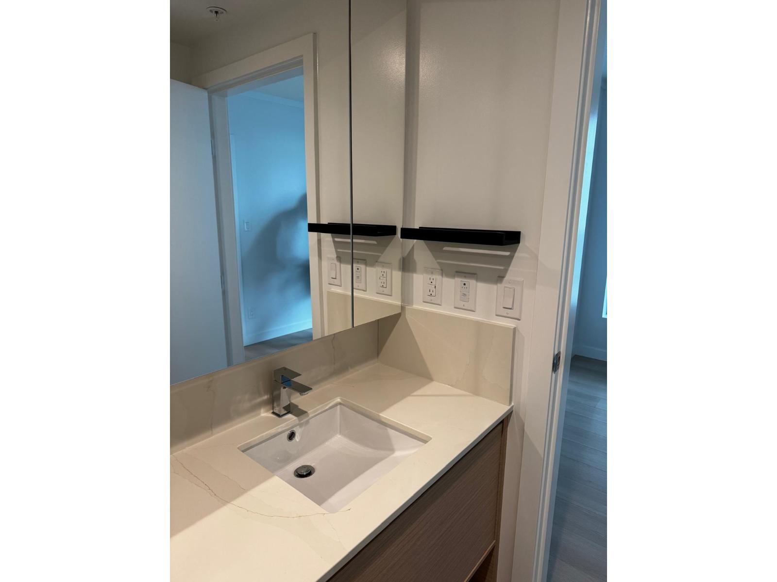 704 13725 George Junction, Surrey, British Columbia  V6E 2Y3 - Photo 5 - R3153459