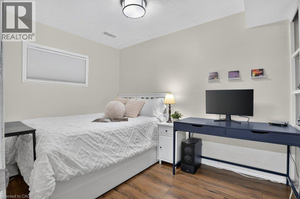 11 Graywood Court, Kitchener, Ontario  N2E 1W2 - Photo 30 - 40852263