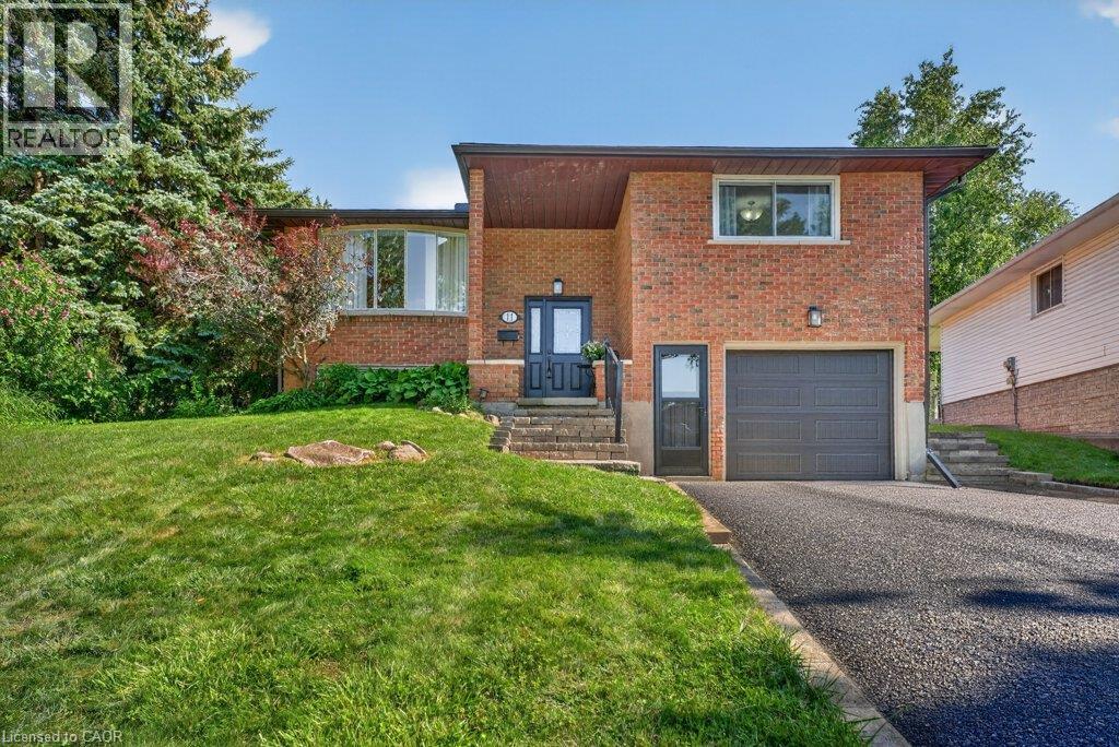 11 GRAYWOOD Court, Kitchener, Ontario