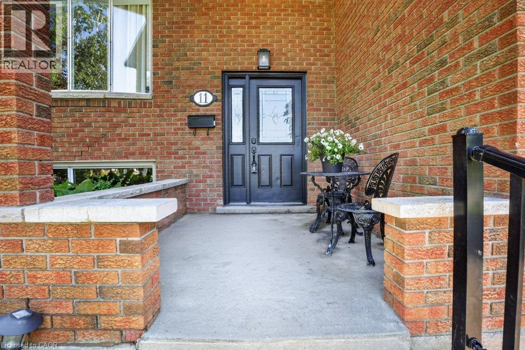11 Graywood Court, Kitchener, Ontario  N2E 1W2 - Photo 3 - 40852263