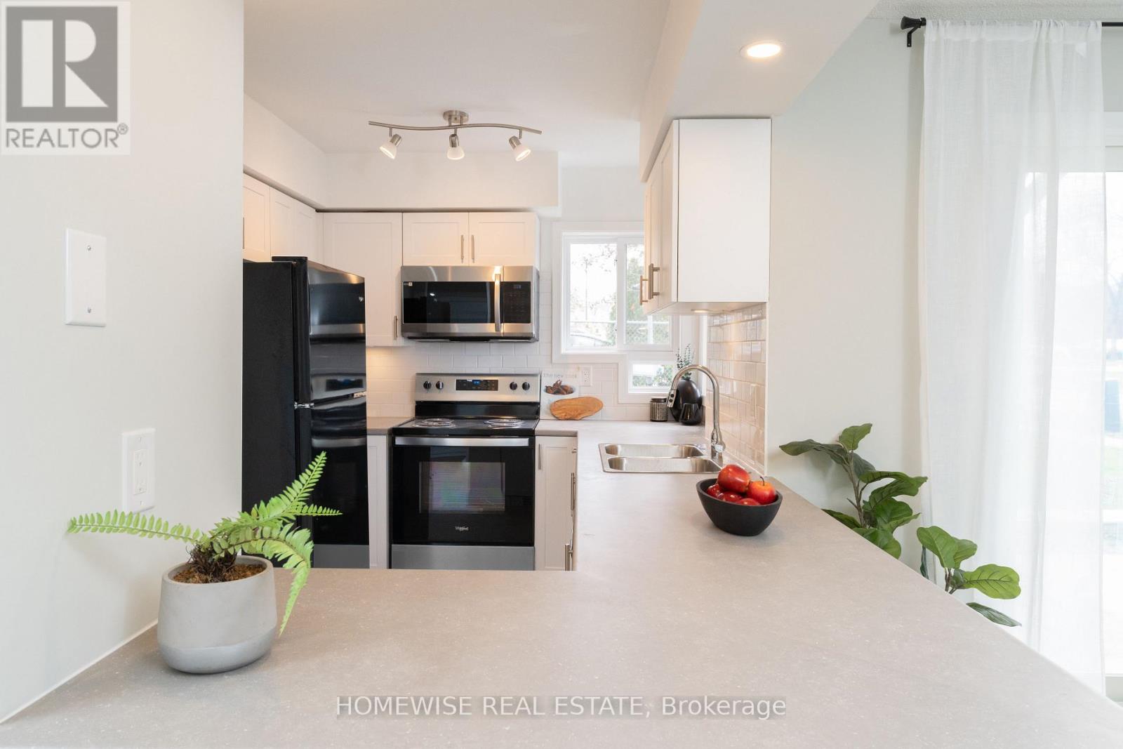 B17 - 240 ORMOND DRIVE