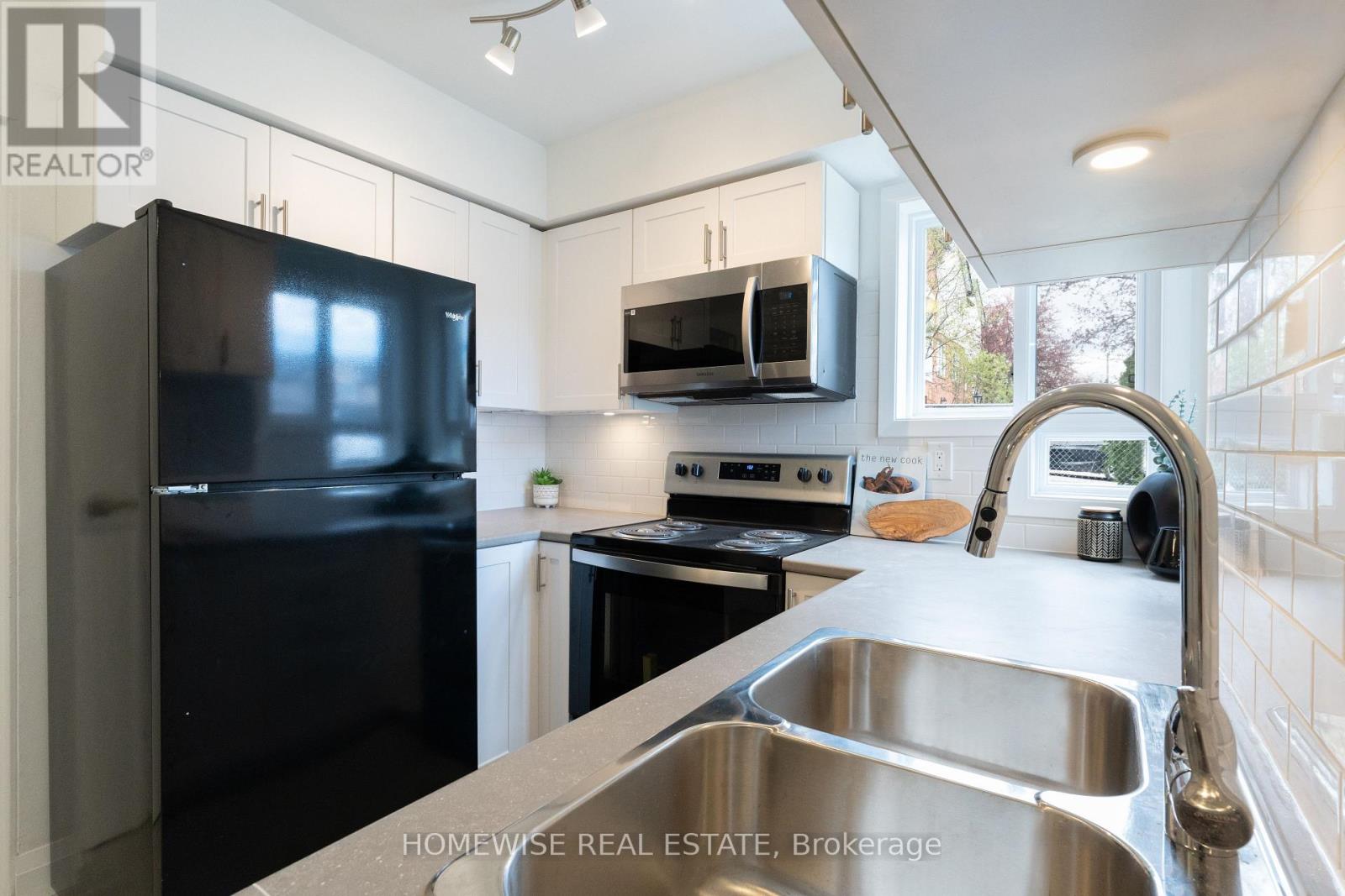 B17 - 240 Ormond Drive, Oshawa, Ontario  L1G 6T5 - Photo 2 - E13647482