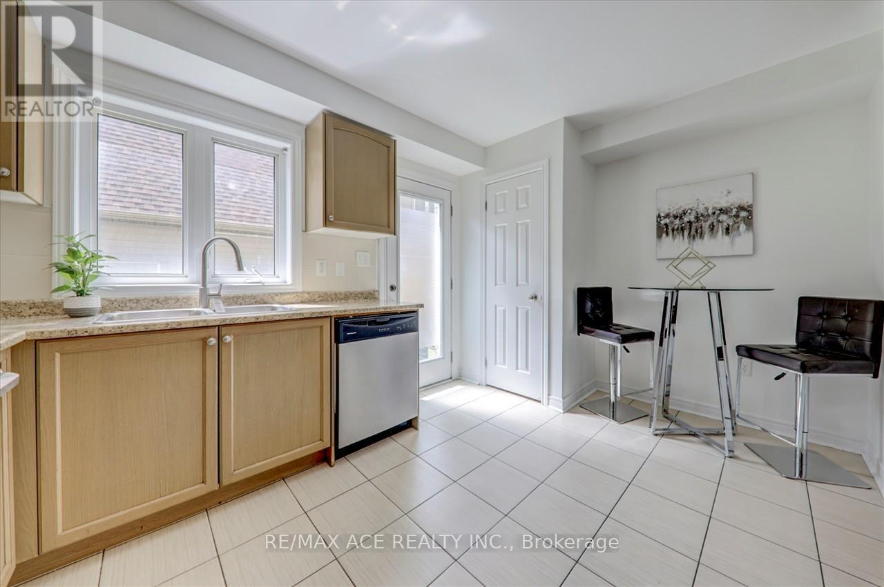 43 Kawneer Terrace, Toronto, Ontario  M1P 0C2 - Photo 14 - E13647566