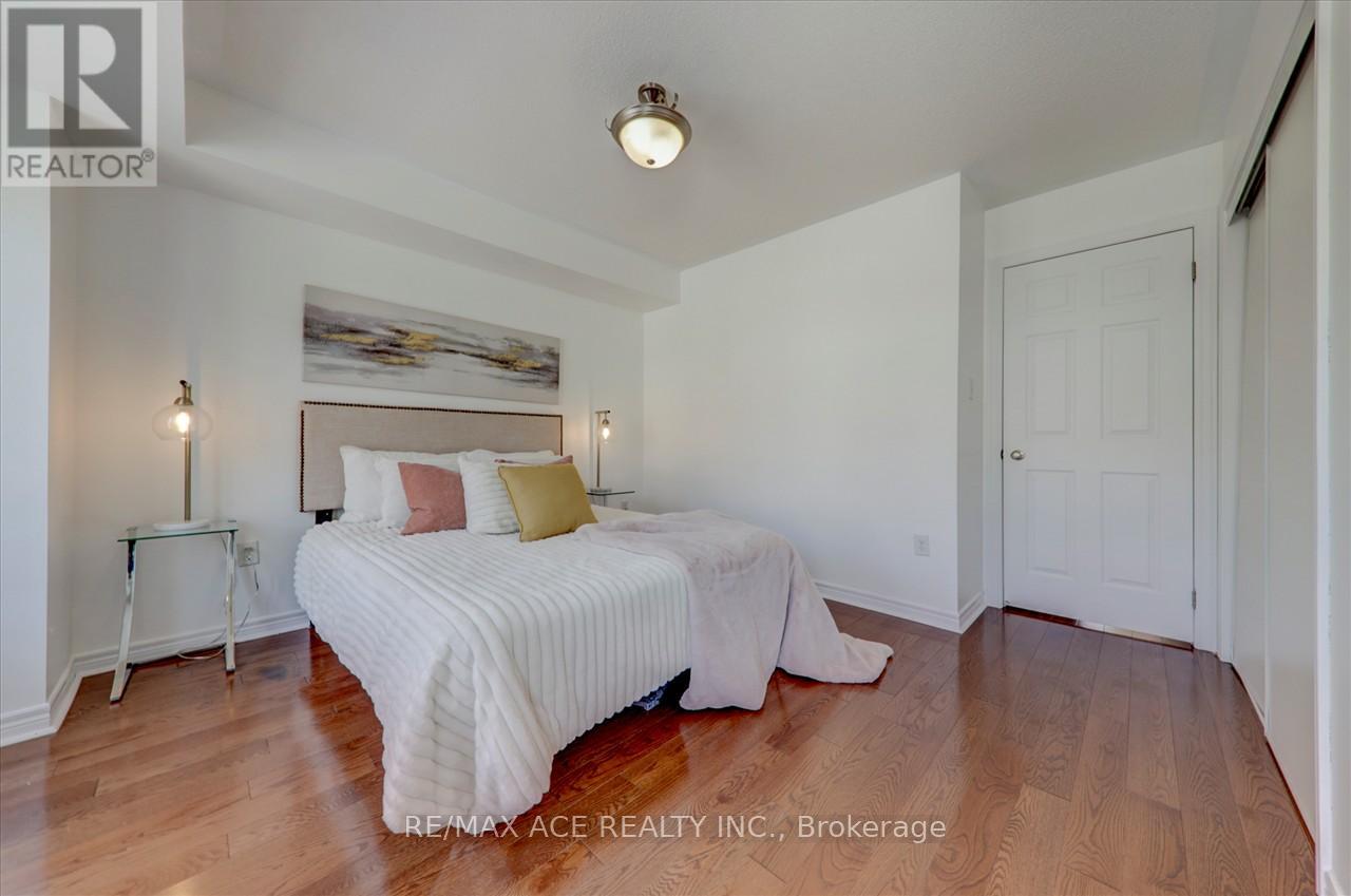 43 Kawneer Terrace, Toronto, Ontario  M1P 0C2 - Photo 21 - E13647566