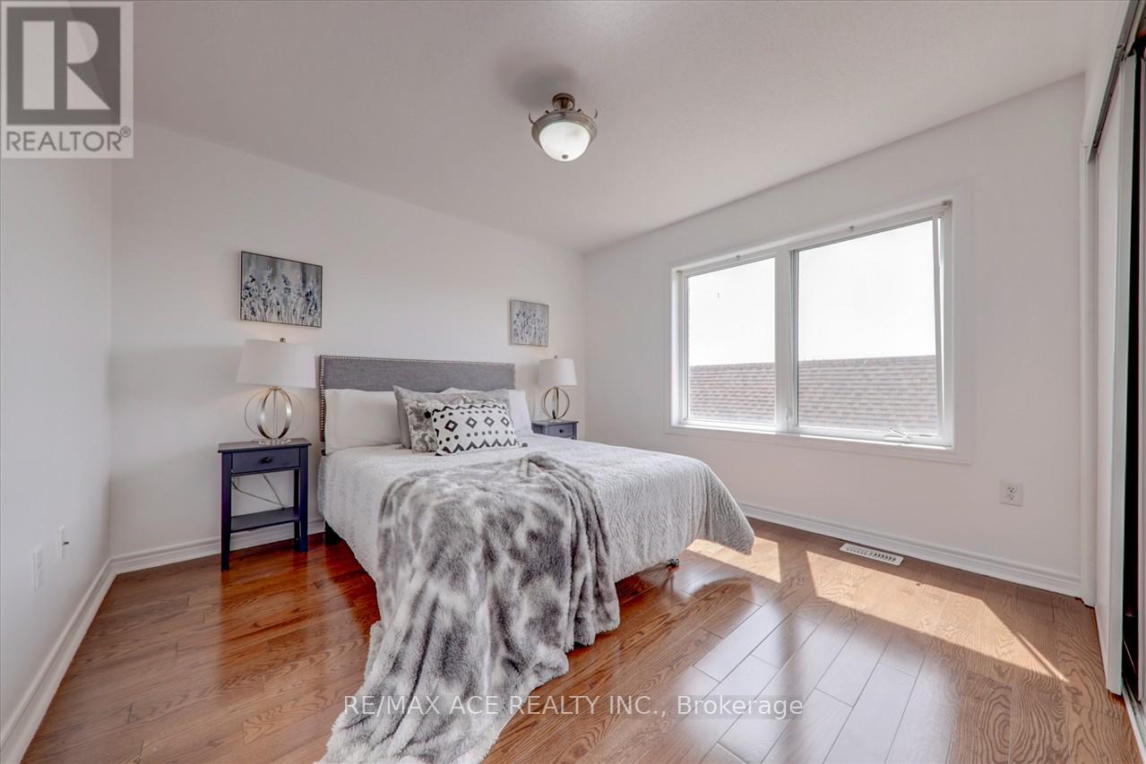 43 Kawneer Terrace, Toronto, Ontario  M1P 0C2 - Photo 24 - E13647566