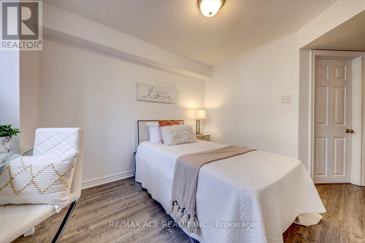 43 Kawneer Terrace, Toronto, Ontario  M1P 0C2 - Photo 33 - E13647566