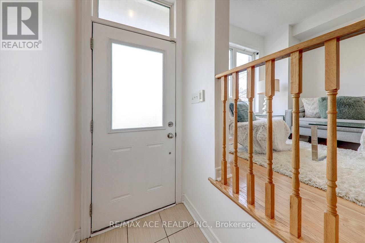 43 Kawneer Terrace, Toronto, Ontario  M1P 0C2 - Photo 6 - E13647566