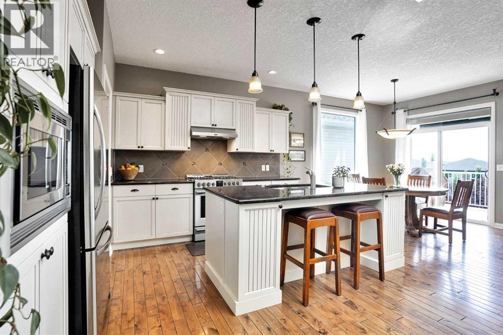 92 Sunset Circle, Cochrane, Alberta  T4C 0C4 - Photo 10 - A2332906