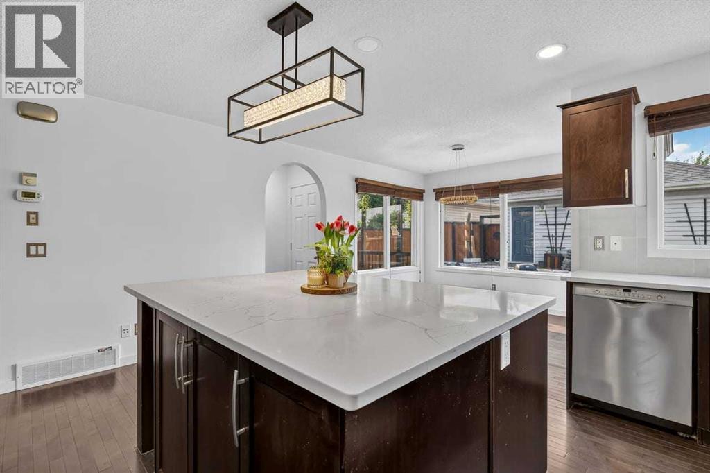 813 Prestwick Circle SE, Calgary, Alberta  T2Z 4Y8 - Photo 10 - A2333186