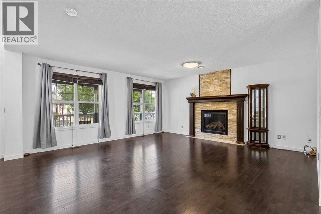 813 Prestwick Circle SE, Calgary, Alberta  T2Z 4Y8 - Photo 4 - A2333186