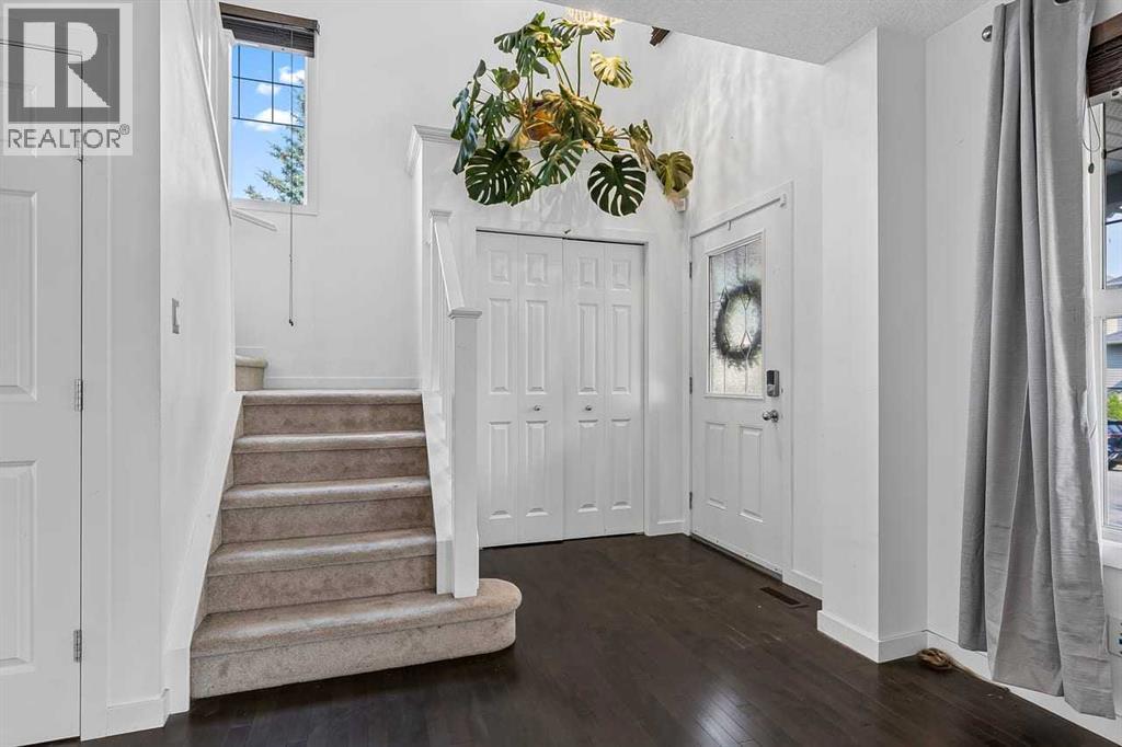 813 Prestwick Circle SE, Calgary, Alberta  T2Z 4Y8 - Photo 3 - A2333186