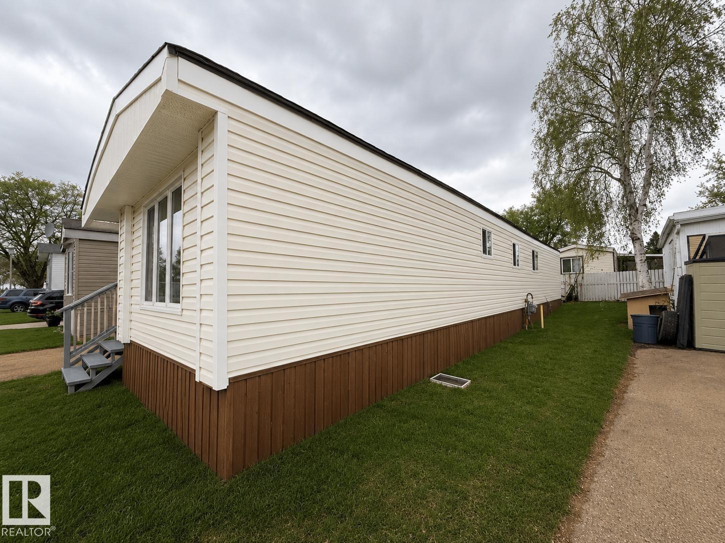 20 West View Bv Nw, Edmonton, Alberta  T5S 1T5 - Photo 1 - E4502489