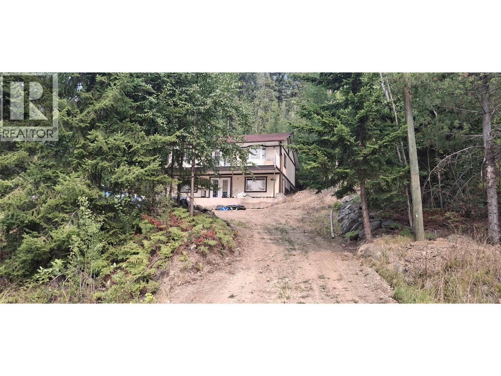 7475 Anglemont Way, Anglemont, British Columbia