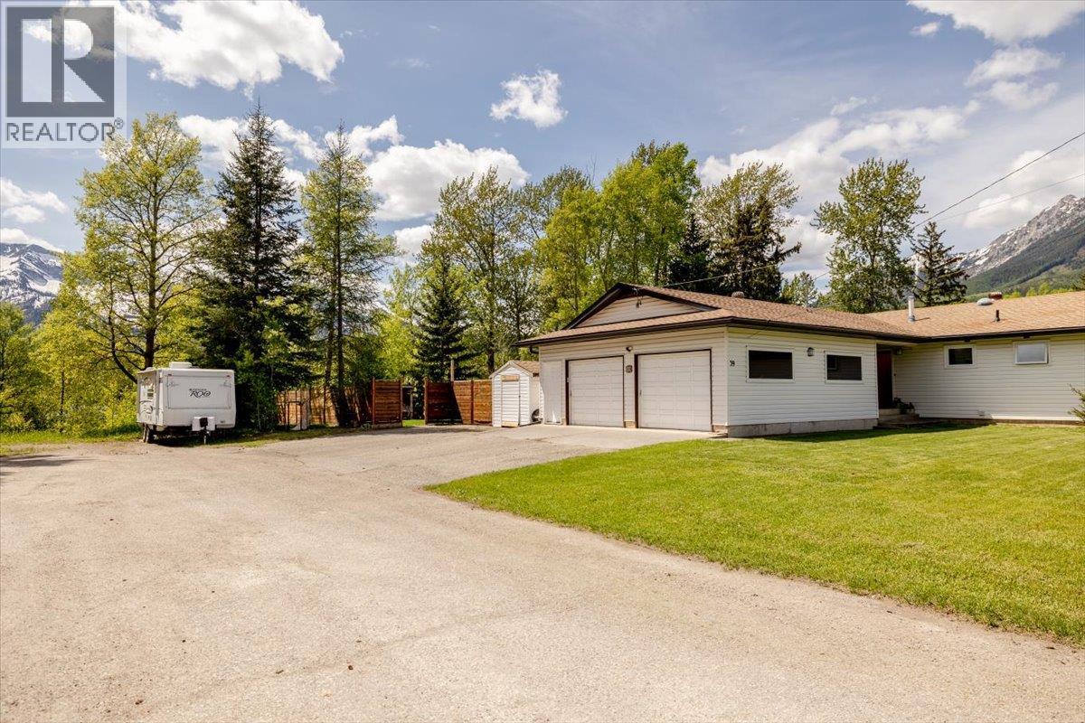39 Elkview Drive, Fernie, British Columbia  V0B 1M3 - Photo 69 - 10397109