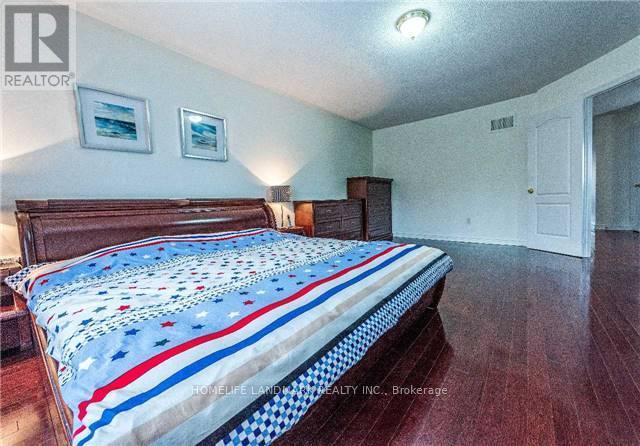 82 Canyon Hill Avenue, Richmond Hill, Ontario  L4C 0E1 - Photo 3 - N13647502