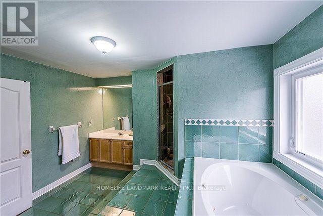 82 Canyon Hill Avenue, Richmond Hill, Ontario  L4C 0E1 - Photo 4 - N13647502