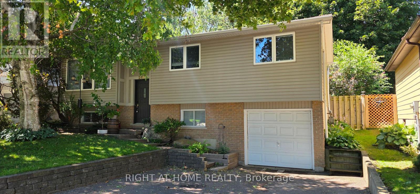 266 GUNN AVENUE, Cambridge, Ontario