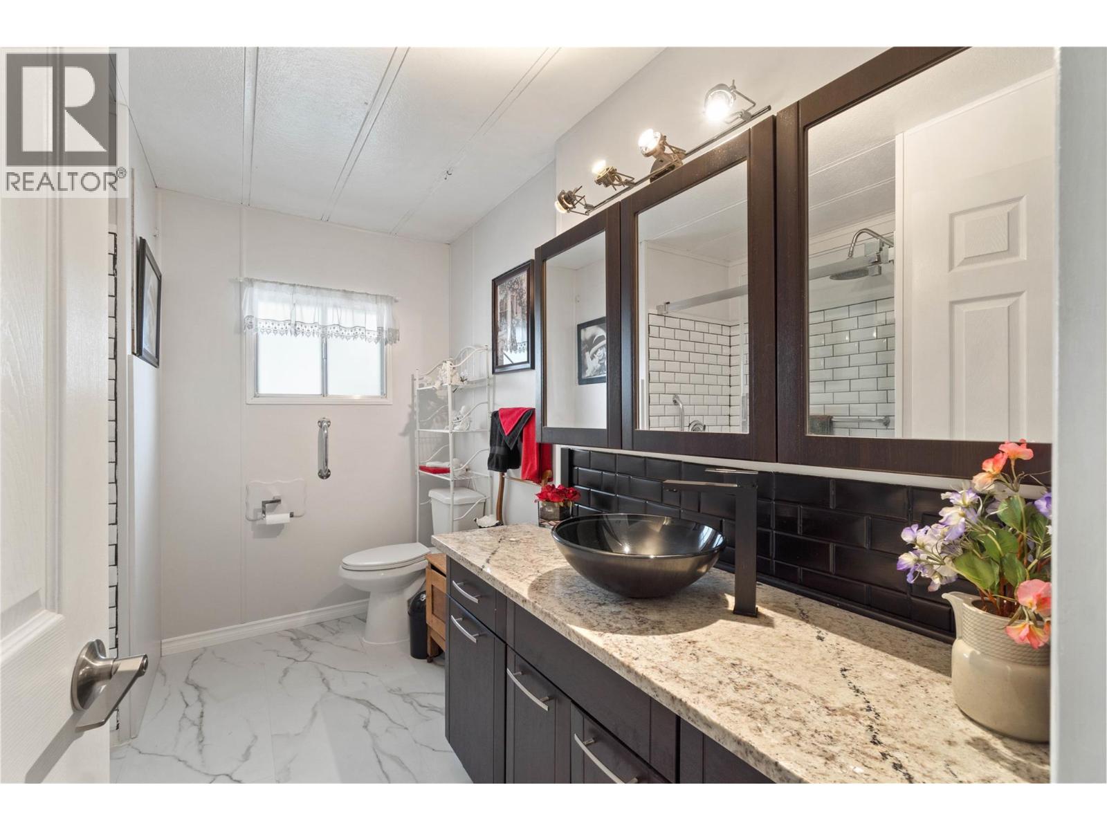 2400 Oakdale Way Unit# 220, Kamloops, British Columbia  V2B 6W7 - Photo 8 - 10393172