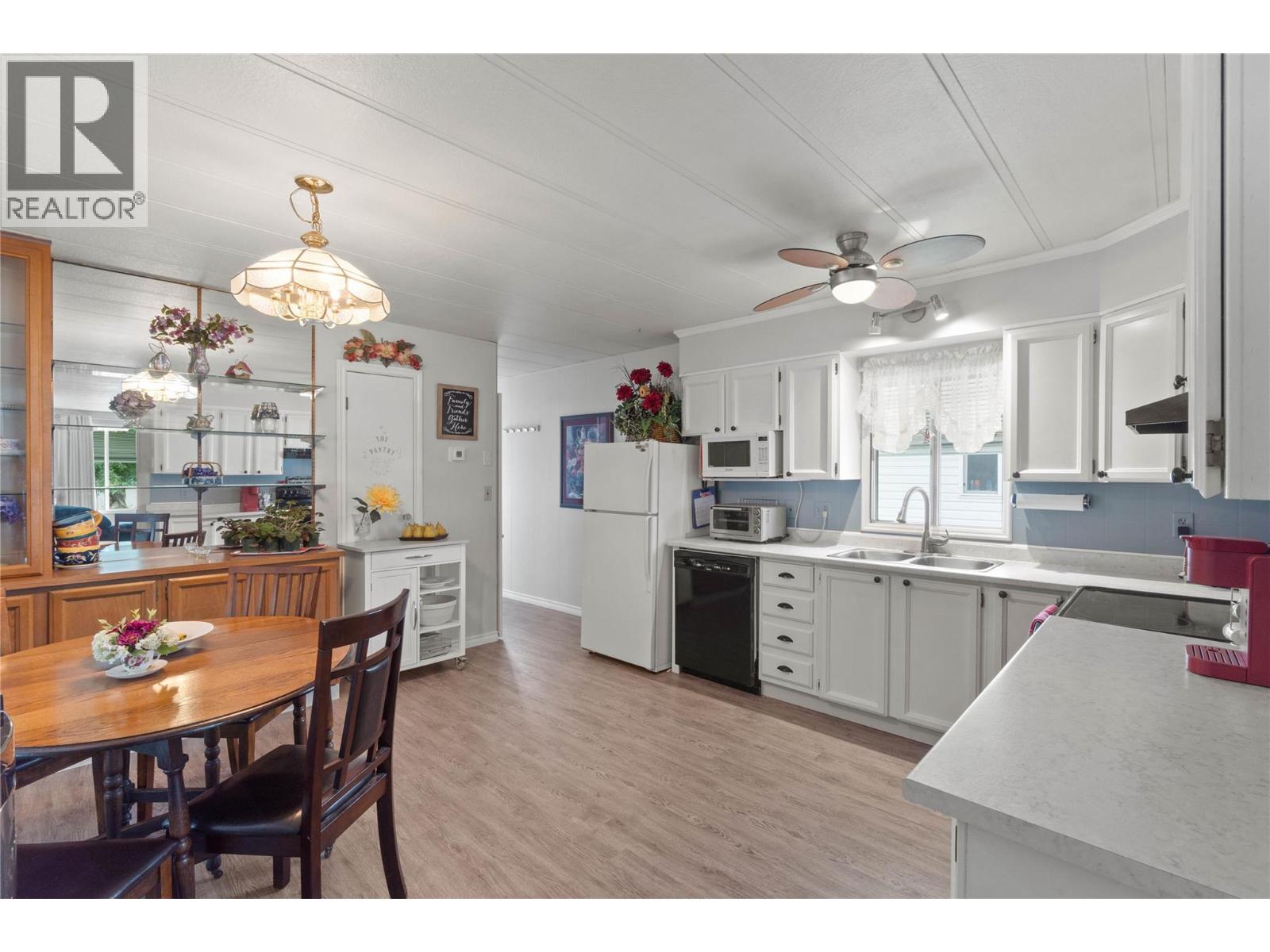 2400 Oakdale Way Unit# 220, Kamloops, British Columbia  V2B 6W7 - Photo 2 - 10393172