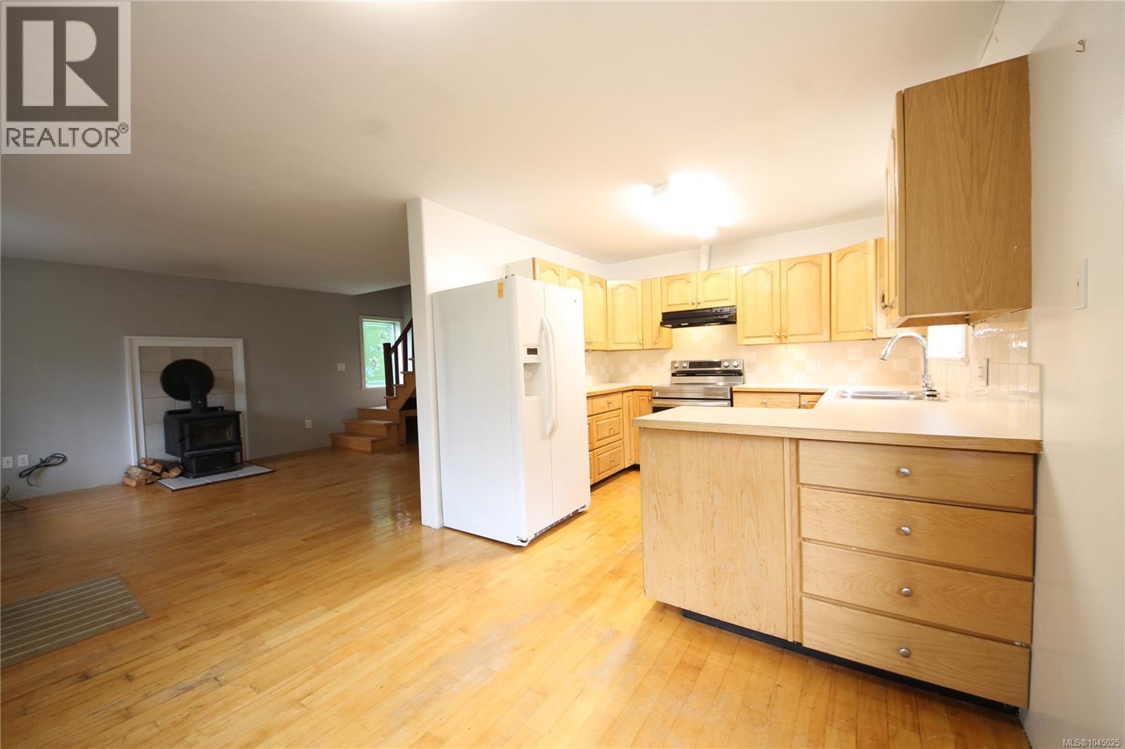 406 Ferris Rd, Zeballos, British Columbia  V0P 2A0 - Photo 4 - 1045025