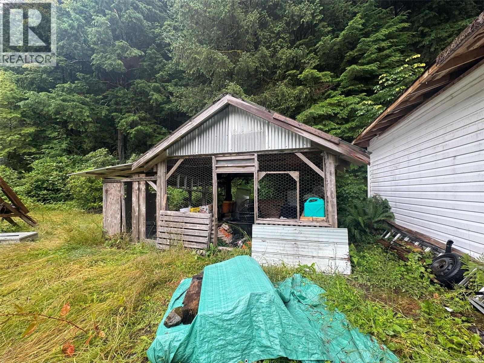 406 Ferris Rd, Zeballos, British Columbia  V0P 2A0 - Photo 16 - 1045025