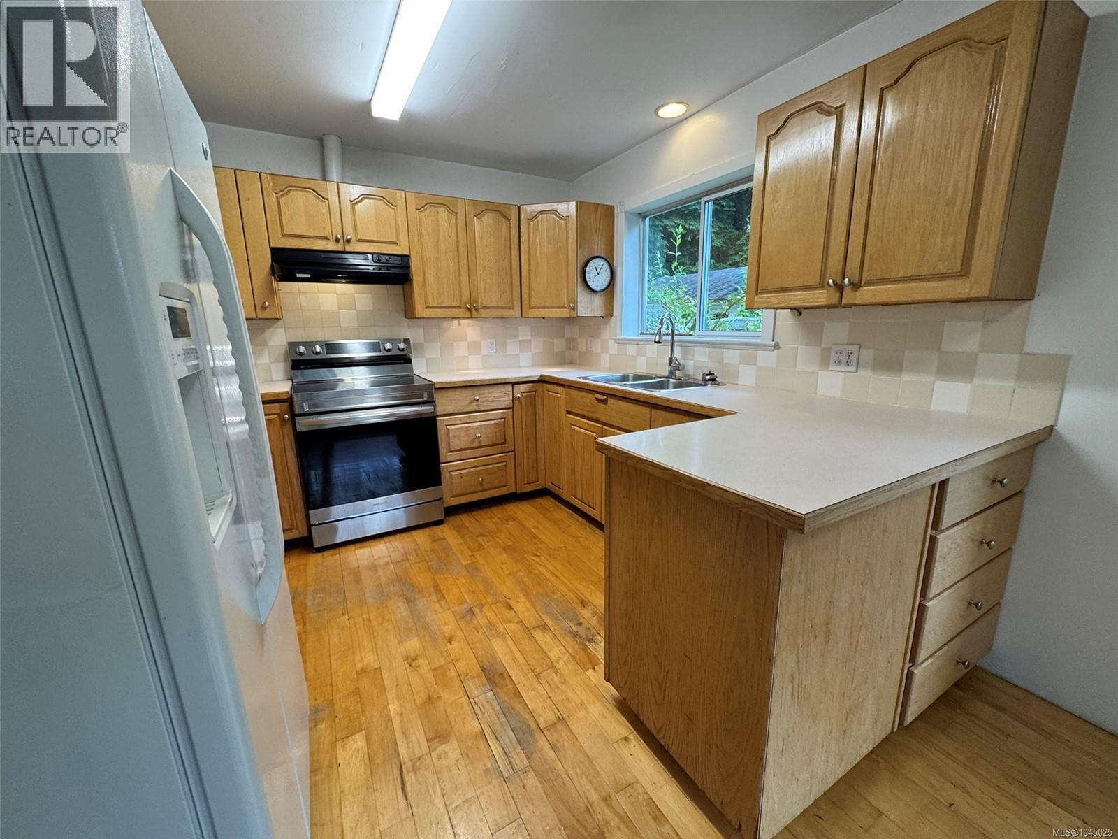 406 Ferris Rd, Zeballos, British Columbia  V0P 2A0 - Photo 5 - 1045025