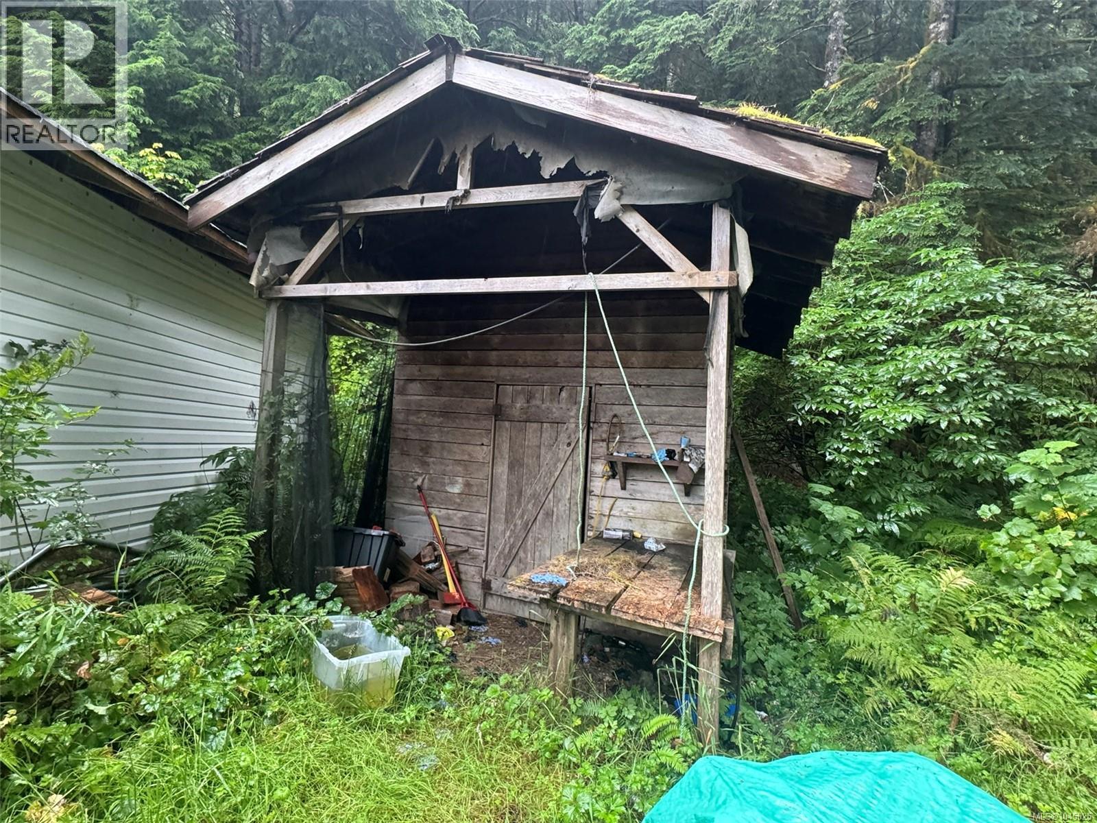 406 Ferris Rd, Zeballos, British Columbia  V0P 2A0 - Photo 17 - 1045025