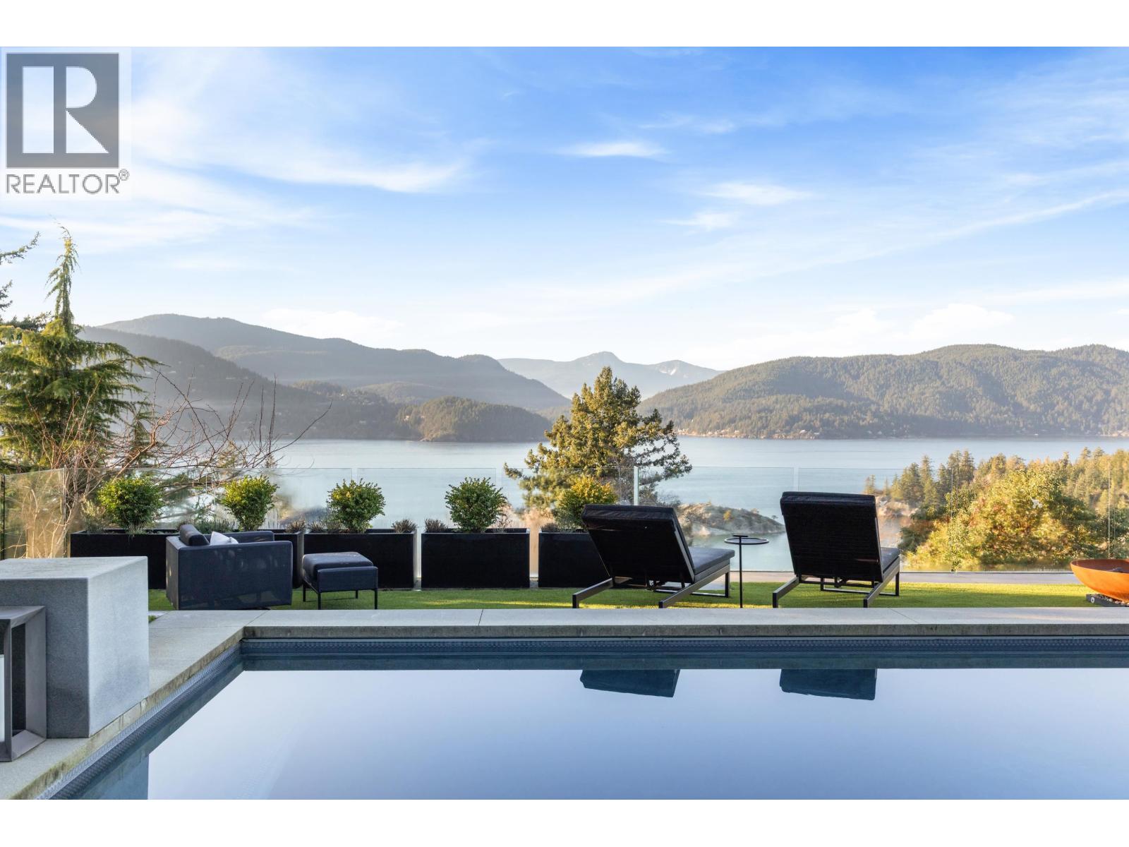 6252 OVERSTONE DRIVE, West Vancouver, British Columbia