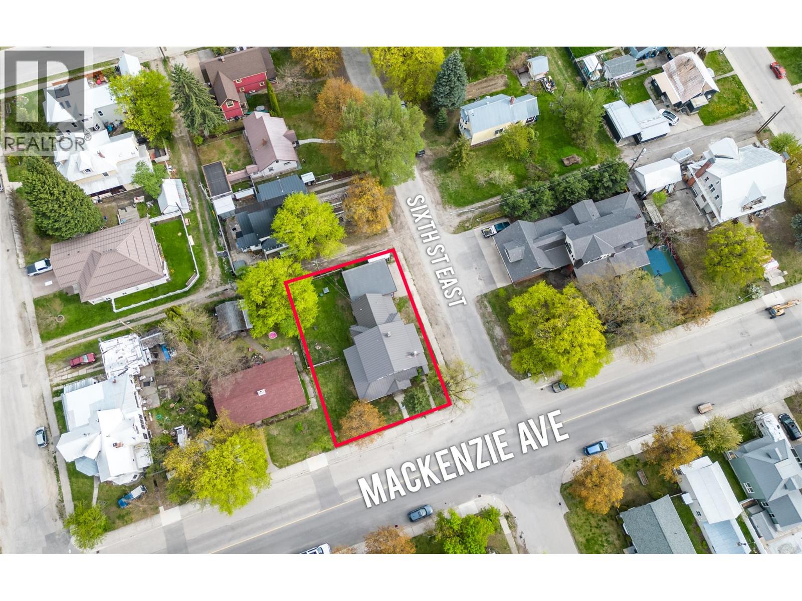 614 Mackenzie Avenue, Revelstoke, British Columbia  V0E 2S0 - Photo 4 - 10363451