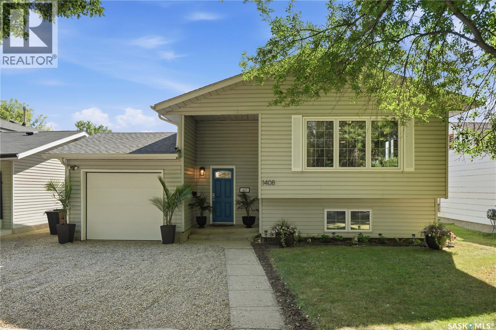 1408 B Avenue N, Saskatoon, Saskatchewan  S7L 1G8 - Photo 1 - SK044780