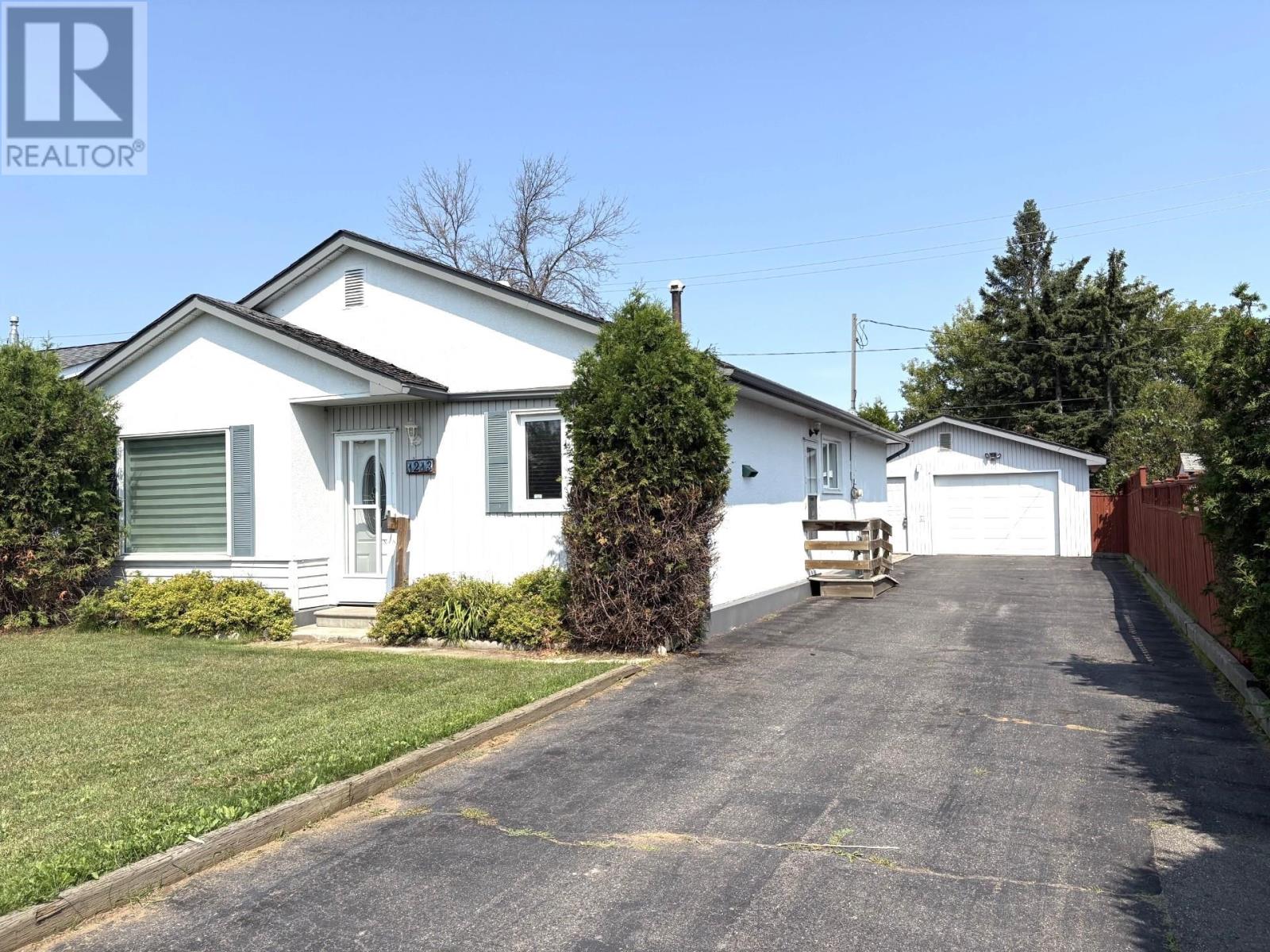 1213 Mary St W, Thunder Bay, Ontario