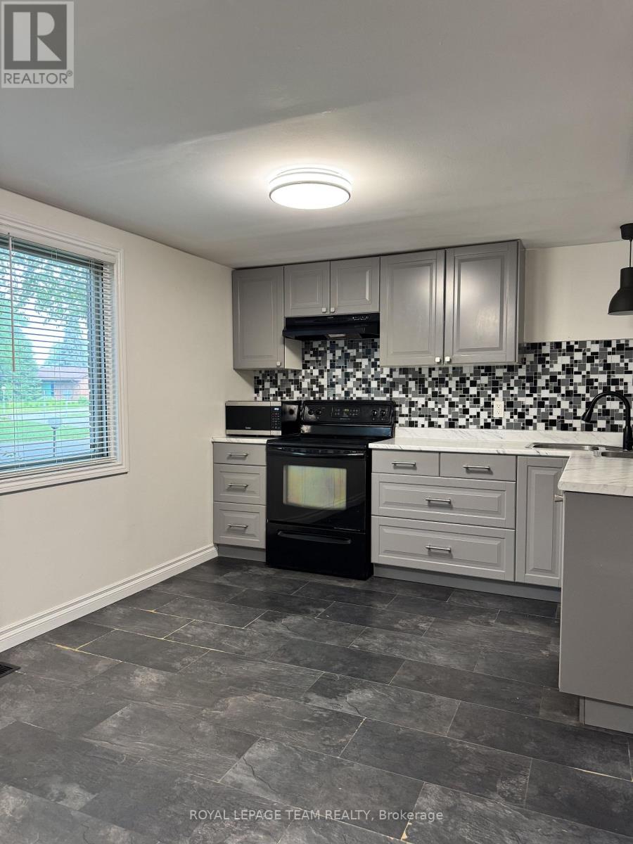 145 Penfield Drive, Ottawa, Ontario  K2K 1M4 - Photo 8 - X13647686