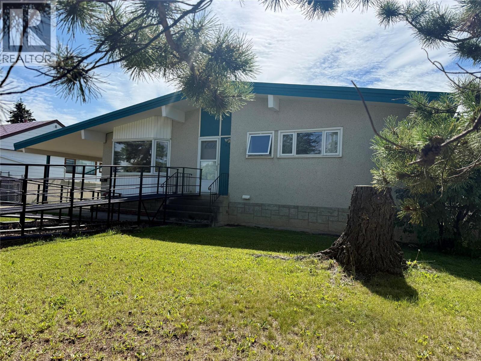 1513 108 Avenue, Dawson Creek, British Columbia  V1G 2T5 - Photo 2 - 10397066
