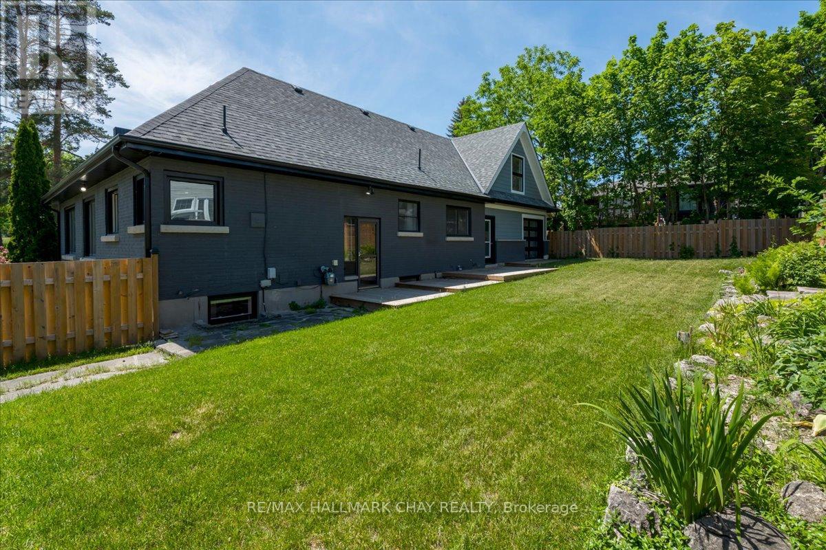 69 Rodney Street, Barrie, Ontario  L4M 4B8 - Photo 3 - S13430118