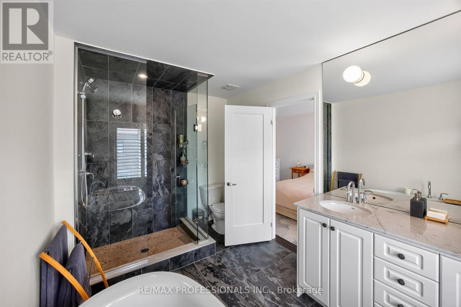 122 Thomas Fisher Drive, Toronto, Ontario  M8Z 0E4 - Photo 19 - W13577562