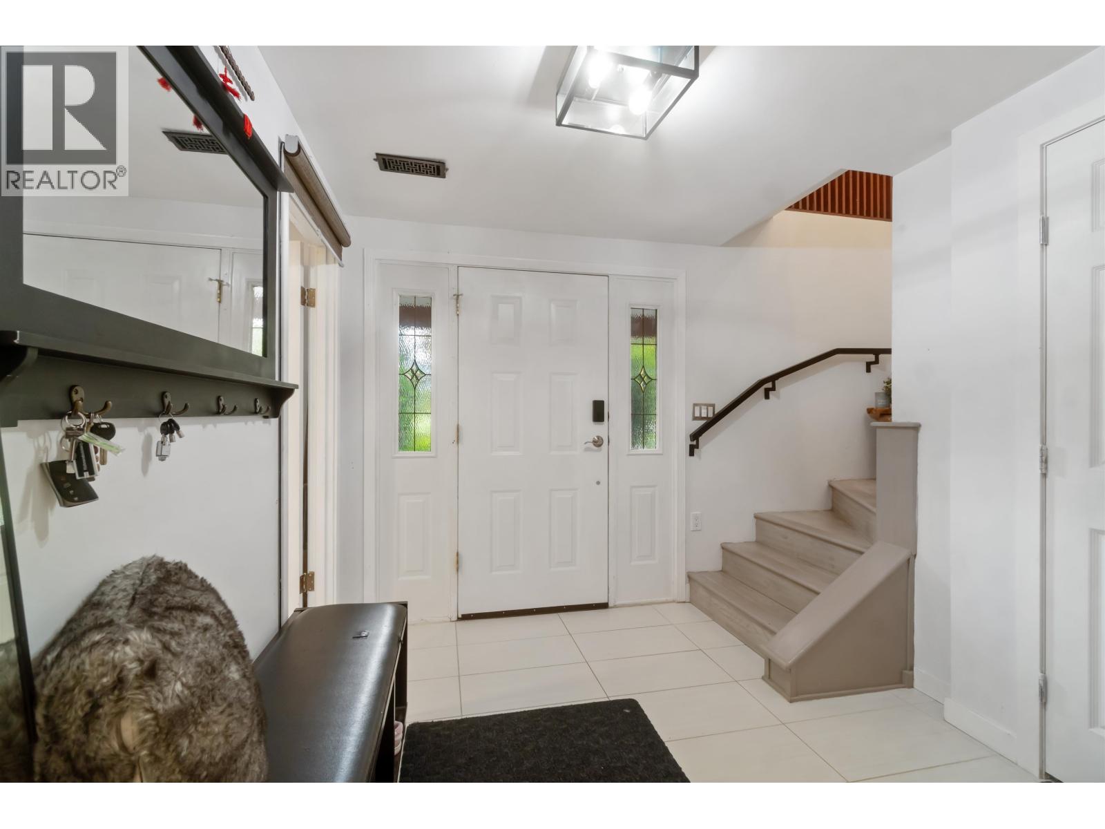 309 Gloucester Court, Coquitlam, British Columbia  V3K 5S6 - Photo 2 - R3153513