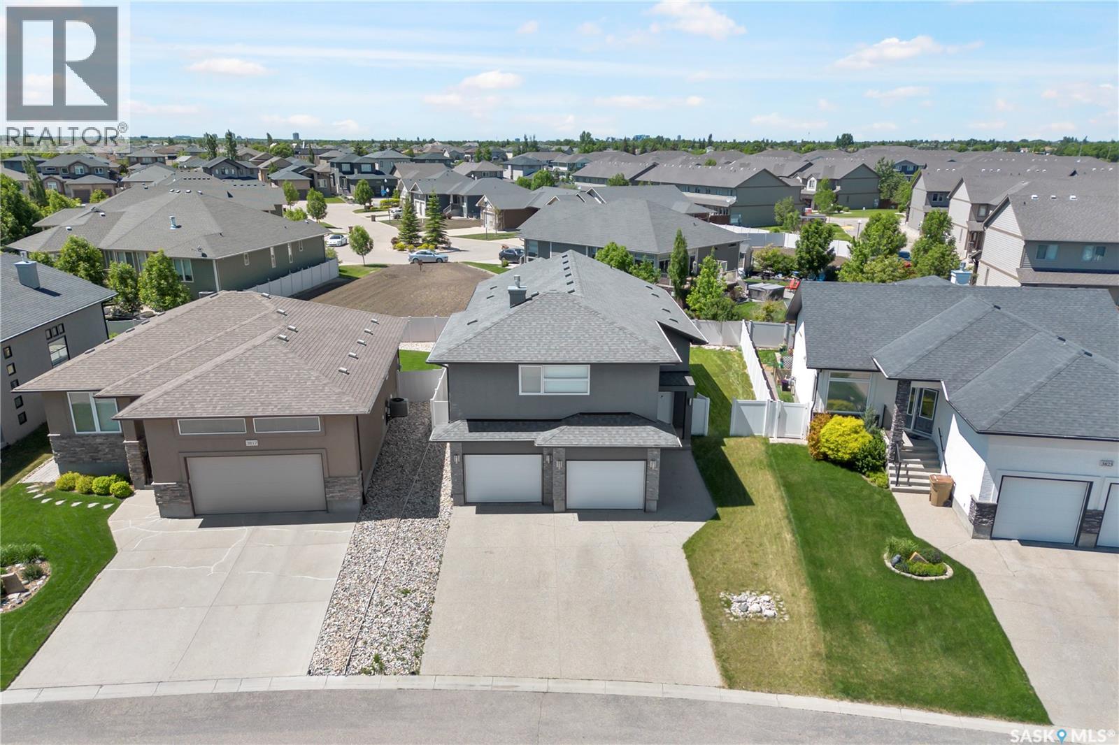 3821 Goldfinch Way, Regina, Saskatchewan  S4V 1S4 - Photo 2 - SK044826